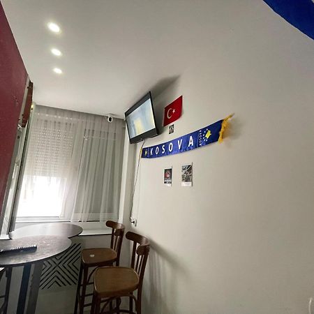 Shesh Hostel Pristina Extérieur photo