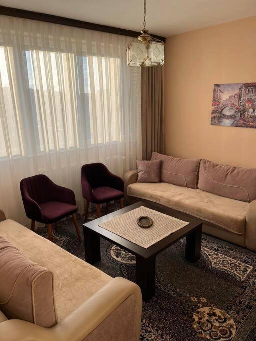 Shesh Hostel Pristina Extérieur photo