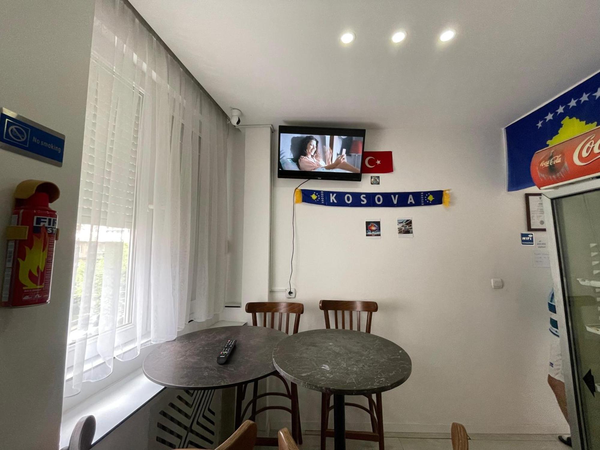 Shesh Hostel Pristina Extérieur photo