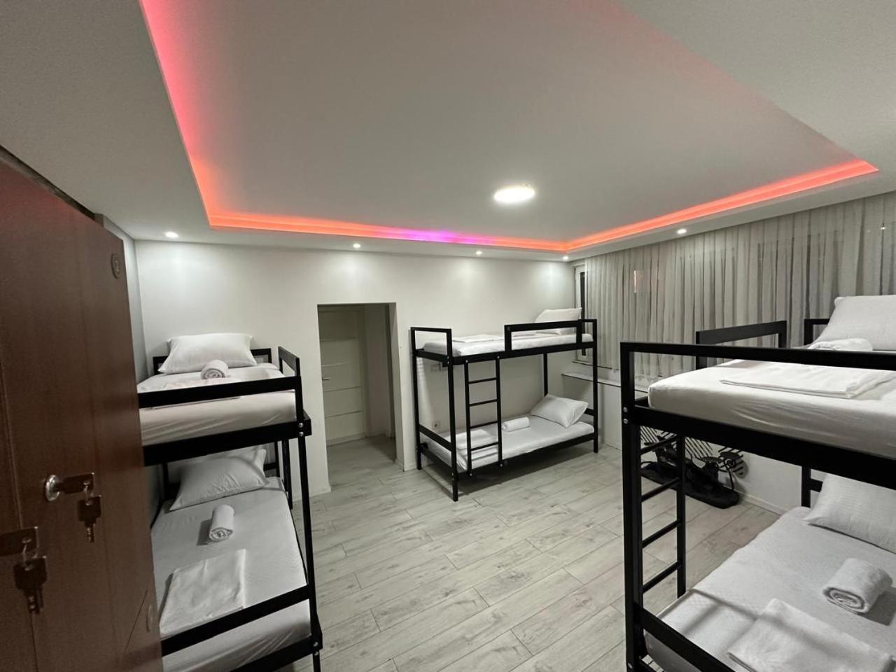 Shesh Hostel Pristina Extérieur photo
