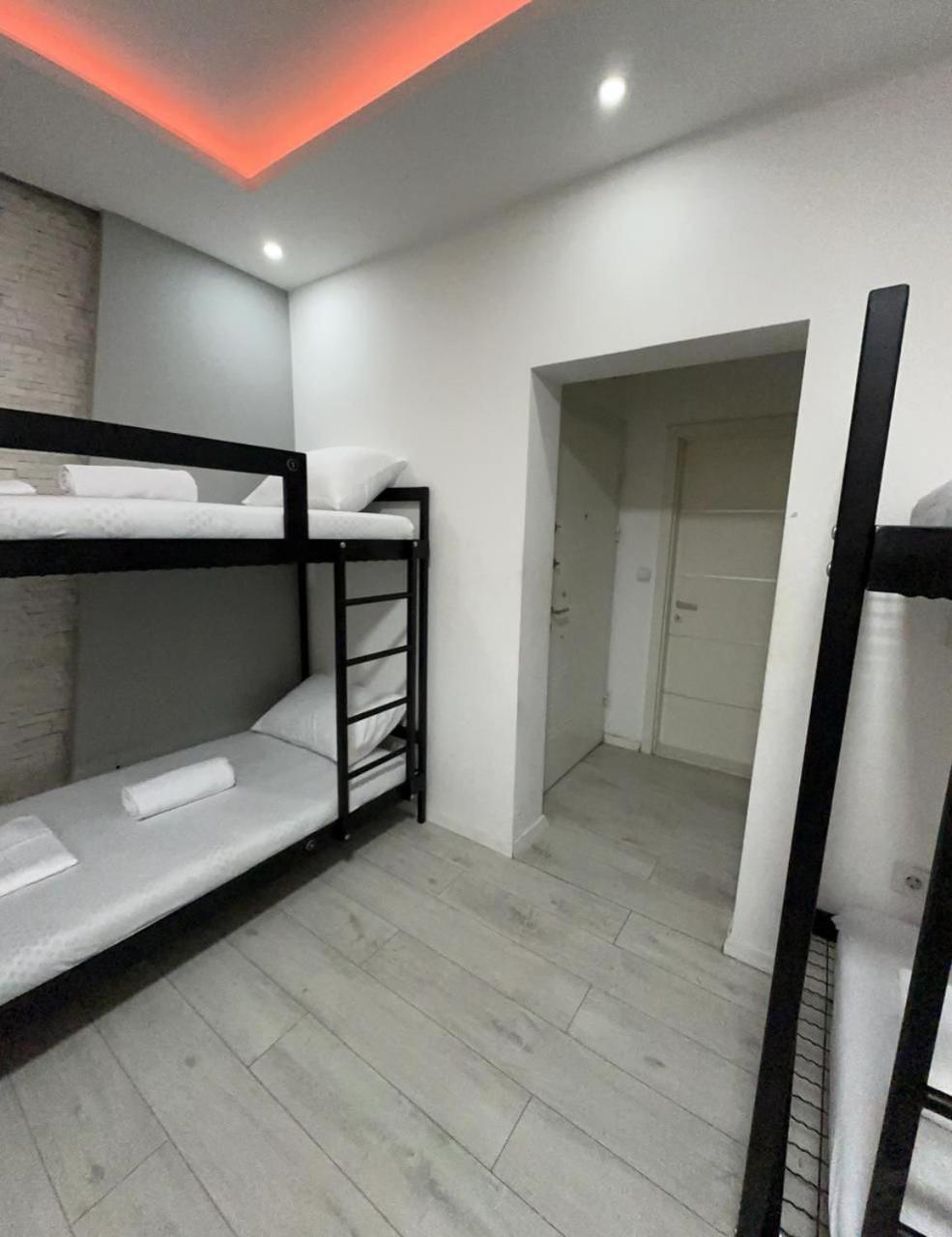 Shesh Hostel Pristina Extérieur photo