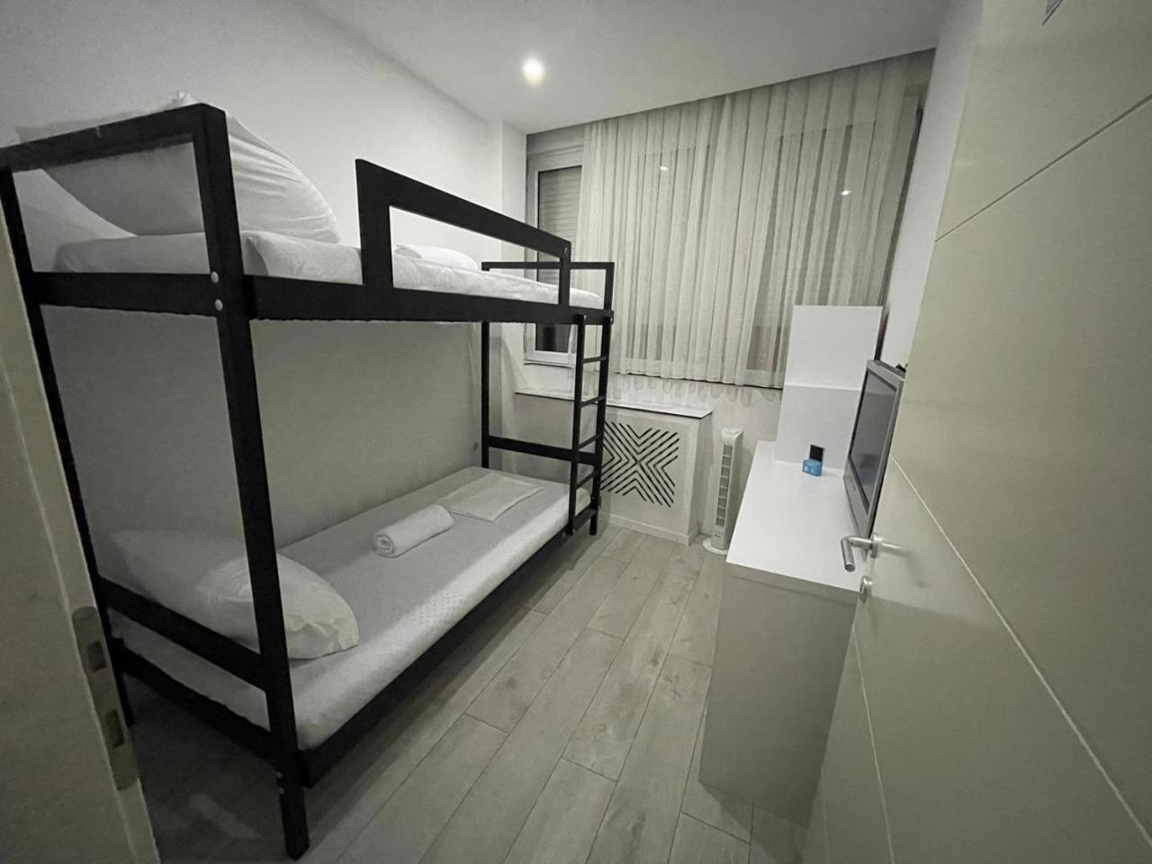 Shesh Hostel Pristina Extérieur photo