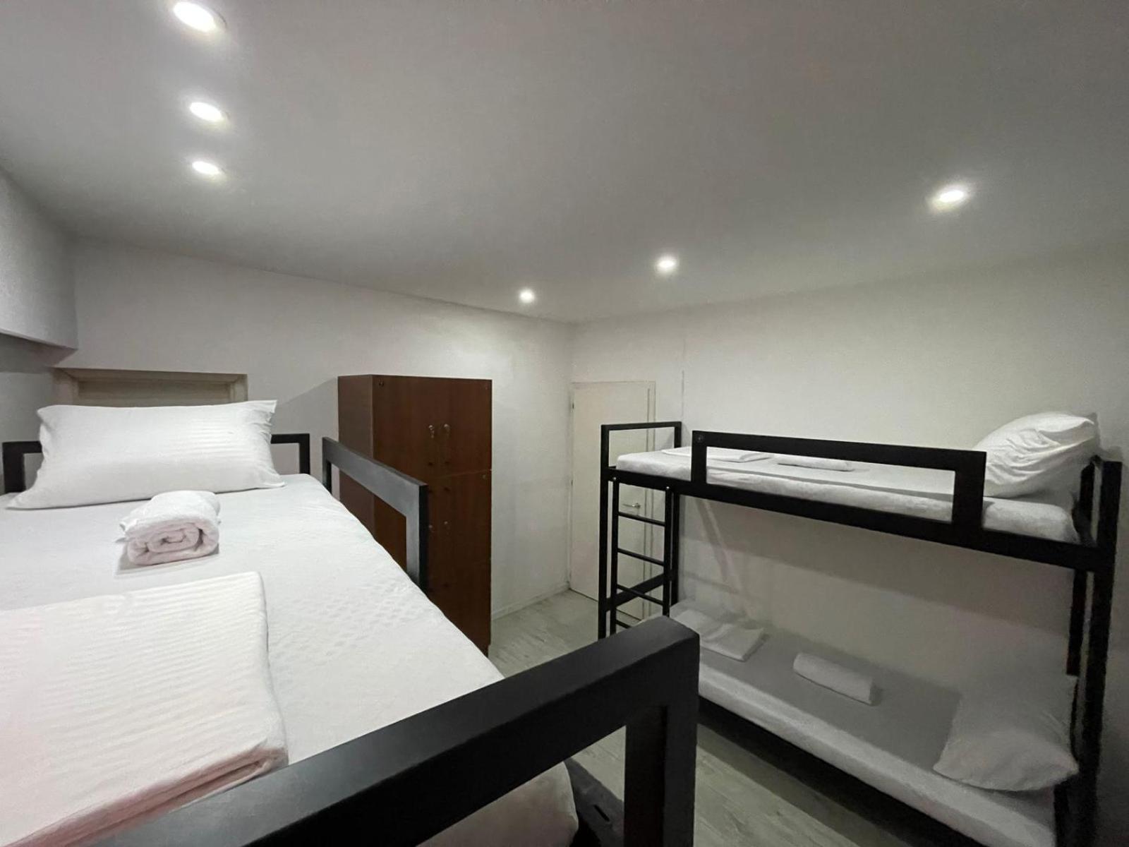 Shesh Hostel Pristina Extérieur photo