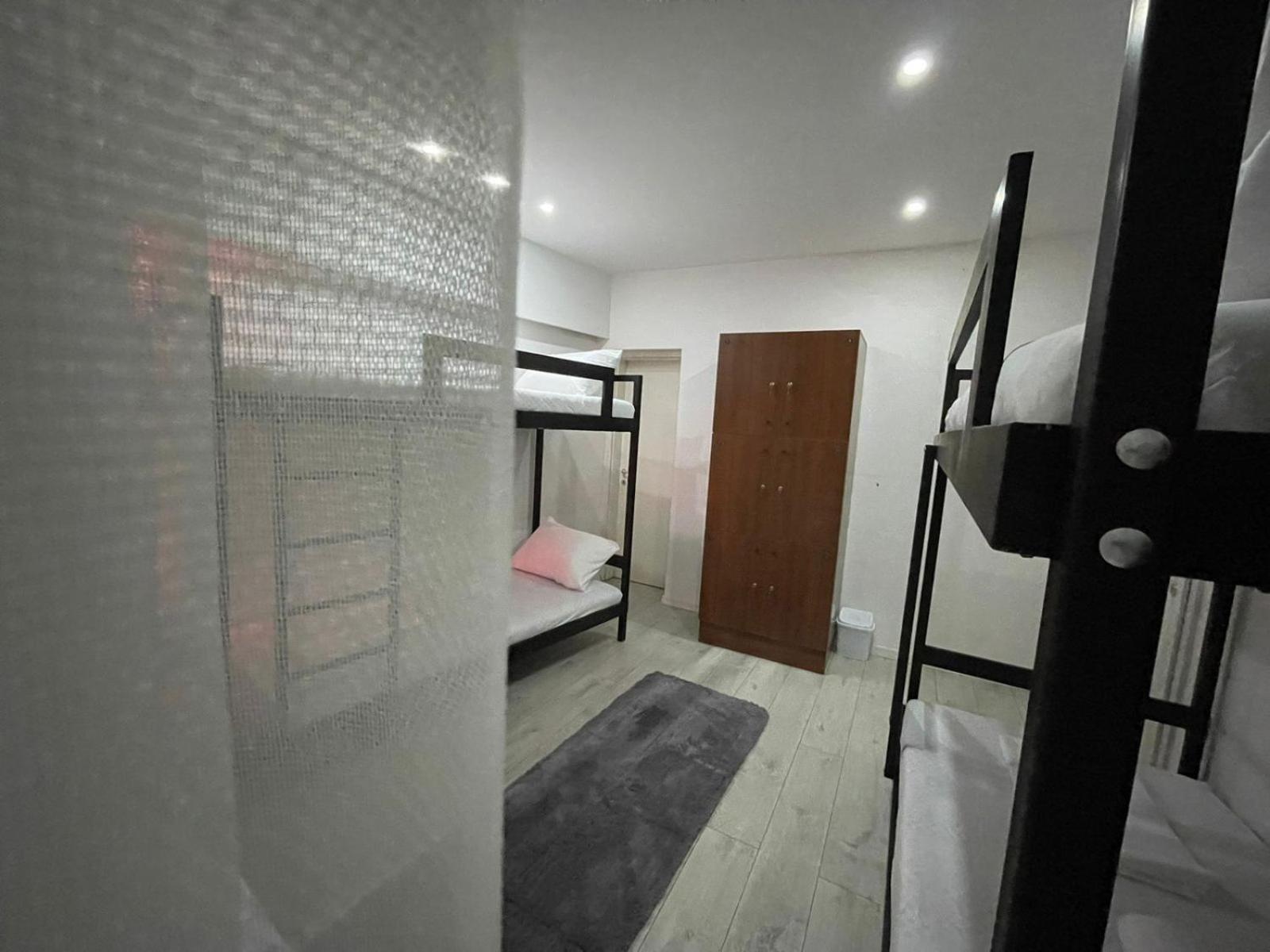 Shesh Hostel Pristina Extérieur photo